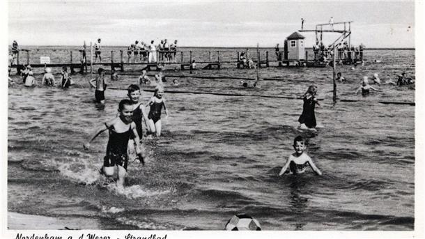 Von 1928 bis in die 1980er Jahre hatte Nordenham ein Strandbad. Hier lernten Nordenhamer Kinder schwimmen.