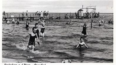 Von 1928 bis in die 1980er Jahre hatte Nordenham ein Strandbad. Hier lernten Nordenhamer Kinder schwimmen.