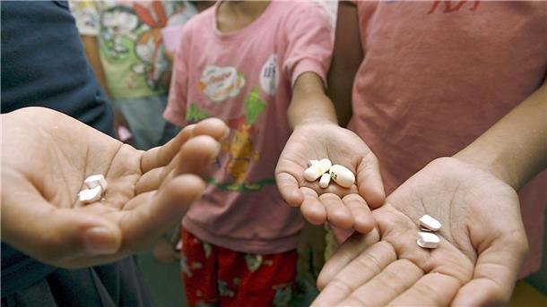 UNAIDS: Weltweiter Kampf gegen Aids und HIV am Scheideweg Von den HIV-infizierten Kindern erhalten nur gut die Hälfte moderne Medikamente. (Archivbild)