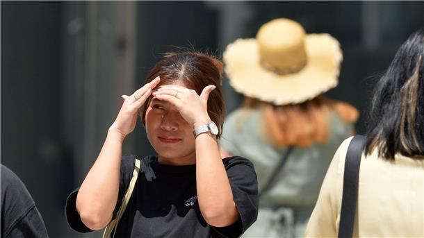 Thailand schwitzt: Gefühlte Temperatur von 50 Grad möglich Von der Hitzewelle bsonders betroffen sind der Norden des beliebten Urlaubslandes und die Hauptstadt Bangkok.
