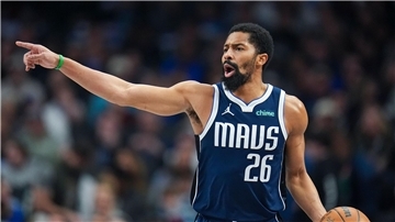 Von der NBA in die Bundesliga: Basketball-Routinier Spencer Dinwiddie heuert beim FC Bayern an. (Archivbild)