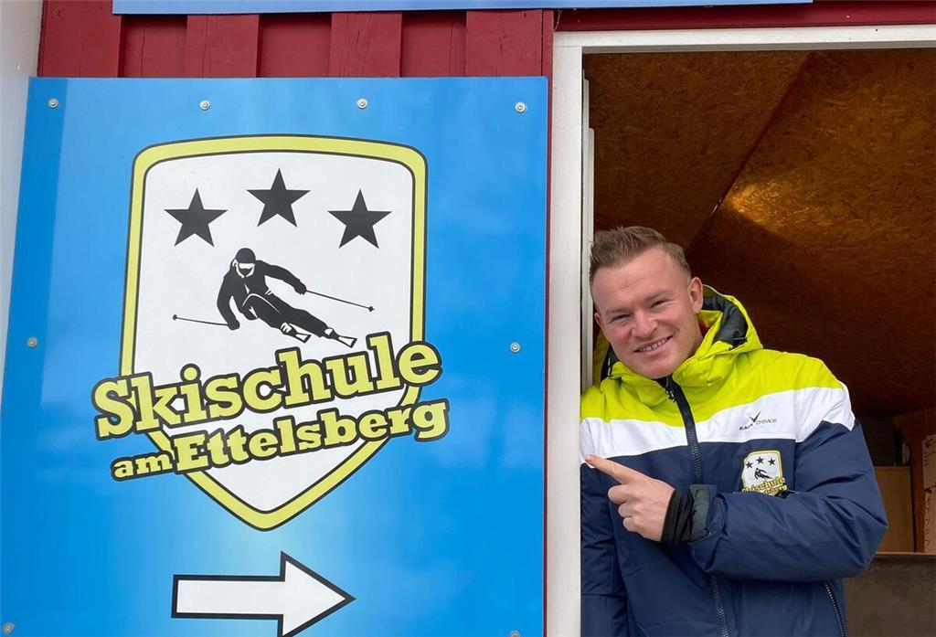 Ende der Ballermann-Saison: Was macht der Sommer im Winter? Von der Playa an die Piste: Julian Benz hat zwei Skischulen im Sauerland. (Handout)