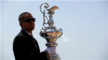 Von Donnerstag an wird der Herausforderer für den 37. America`s Cup und für die Regatta um die Trophäe gesucht.