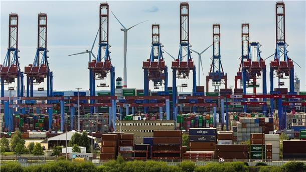 Von Januar bis einschließlich Juli lieferten deutsche Elektrohersteller nach Angaben des Branchenverbands ZVEI allein in den Euroraum Waren im Gesamtwert von 50,3 Milliarden Euro.