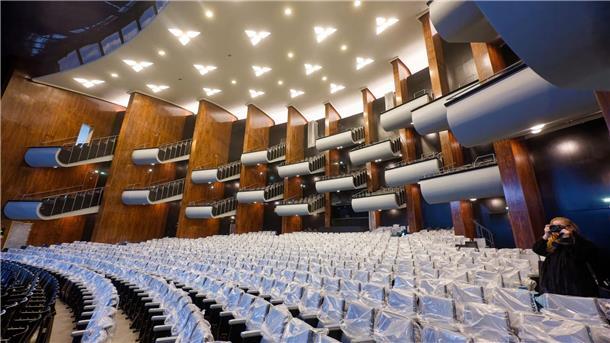 Von September 2026 an soll sich die Oper in Köln wieder mit Leben füllen.