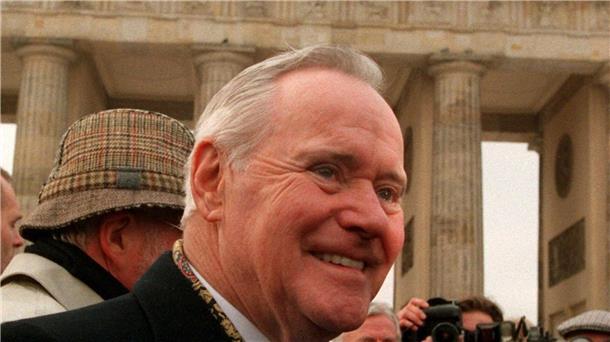 Vor 29 Jahren in Berlin: Jack Lemmon kam im Februar 1996 in die deutsche Hauptstadt. Als Ehrengast der Internationalen Filmfestspiele erhielt er einen Goldenen Bären für sein Lebenswerk. (Archivbild)
