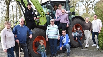 Das Foto zeigt die Familie Ohlenroth.