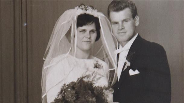 Vor 60 Jahren heirateten die beiden in ganz kleinem Kreis. Das Kleid wurde von Hildegards Schwiegermutter angefertigt.
