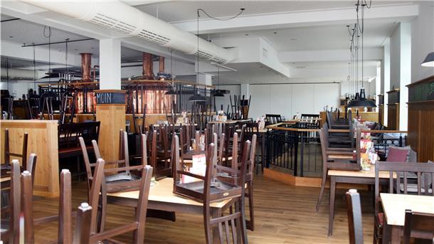 Vor Ausbruch der Coronakrise war das Brauhaus in Abbehausen ein beliebter Anlaufpunkt. Jetzt ist es verwaist - wie viele Restaurants in Deutschland.