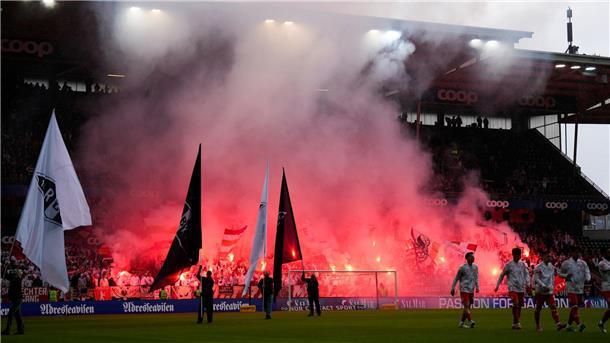 Später Schock: Mainz verliert ohne Weiper in Trondheim Vor dem Anpfiff zündeten die mitgereisten Mainzer Fans Pyrotechnik.