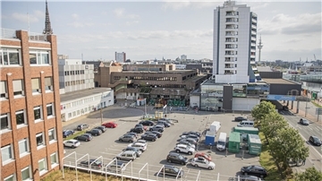 Karstadt von hinten samt Umgebung 