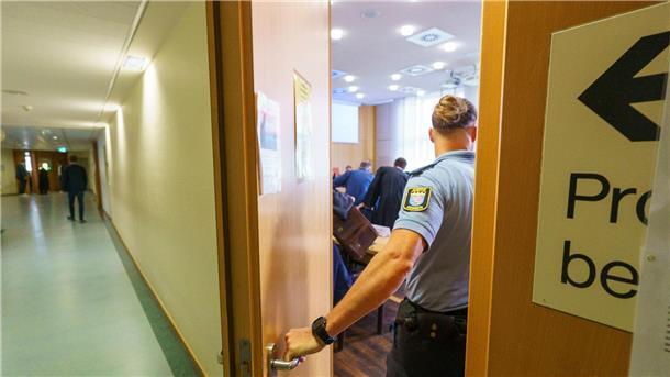 Vor dem Frankfurter Landgericht geht es um die Rolle der Banker und erstmals auch ihrer Berater.