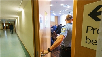 Vor dem Frankfurter Landgericht geht es um die Rolle der Banker und erstmals auch ihrer Berater.