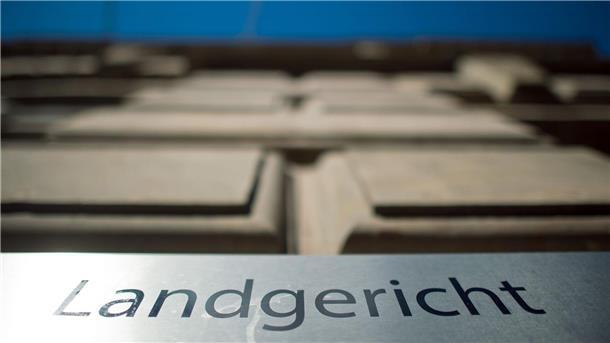 Vor dem Landgericht Verden hat am Donnerstag der Prozess gegen einen heute 25-jährigen Scheeßeler begonnen. Der Angeklagte hat ein Geständnis abgelegt.