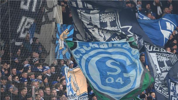 Fan-Gewalt in Dublin: Schalke nimmt Vorfall „sehr ernst“ Vor dem Spiel in Dublin gab es einen Zwischenfall mit Schalke-Fans. (Archivbild)