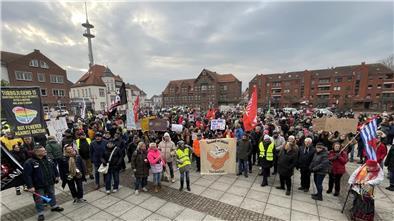 Starkes Zeichen gegen rechts bei Demo in Nordenham Demo in Nordenham