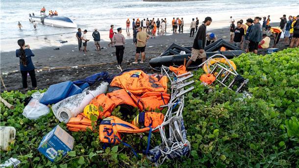 Drei Tote bei Unglück von Touristenboot vor Bali Vor der indonesischen Insel Bali ist ein Touristenboot gekentert.