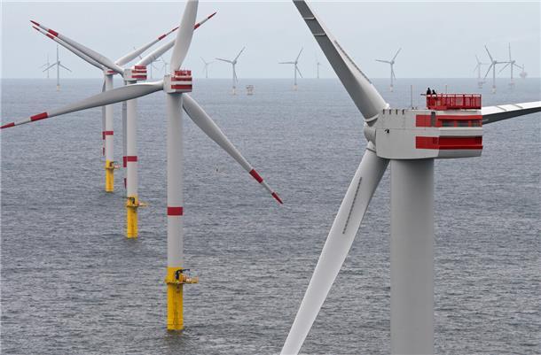 Vor der Insel Spiekeroog steht der Offshore-Windpark „Nordsee 1“. Die Schutzgemeinschaft Deutsche Nordseeküste hat die Sorge, dass solche Windparks Überhand nehmen. Das passe nicht zu einem Weltnaturerbe.