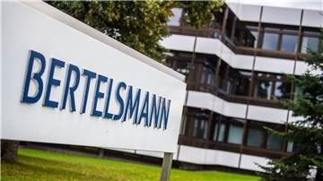 Vor der Zentrale von Bertelsmann in Gütersloh: Der Konzern legte in den ersten drei Quartalen 2022 zu.