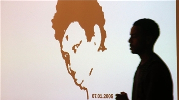 Vor mehr als 18 Jahren war der aus Sierra Leone stammende Oury Jalloh gefesselt in einer Zelle gestorben.
