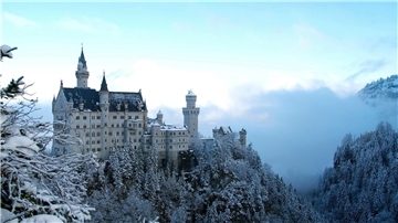Vorausgesagt wurde ein Feuer auf Schloss Neuschwanstein. Eingetroffen ist es nicht - glücklicherweise.