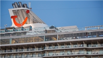 Vorbereitungen für eine Rückkehr: Das Kreuzfahrtschiff „Mein Schiff 6“ wird nach Rostock zur „Mein Schiff 4“ fahren.