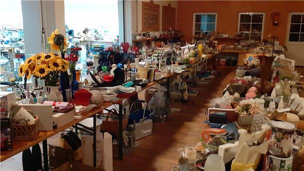 Vorher sortiert und mit Preisen gekennzeichnet, wird das vielfältige Sortiment von „Dit&Dat“ am 8. März in der Schützenhalle Anderlingen präsentiert.