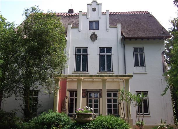 Vorne Bauerngehöft, hinten Künstlervilla: Jetzt haben Studenten der Uni Hildesheim Ideen für die Zukunft des Hermann-Allmers-Hauses in Rechtenfleth entwickelt.