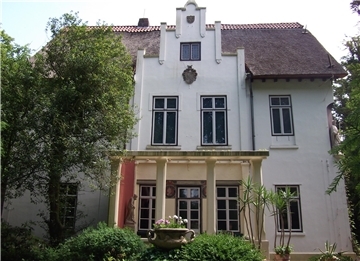 Vorne Bauerngehöft, hinten Künstlervilla: Jetzt haben Studenten der Uni Hildesheim Ideen für die Zukunft des Hermann-Allmers-Hauses in Rechtenfleth entwickelt.