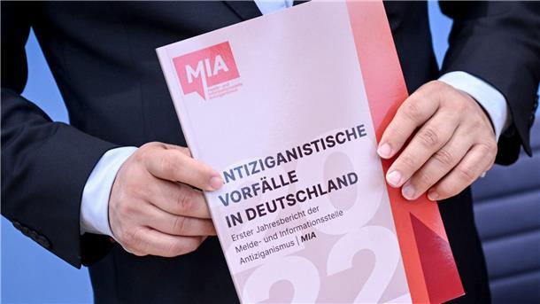 Schockierende Zahlen im ersten Jahresbericht Antiziganismus Vorstellung des Jahresberichts der Melde- und Informationsstelle Antiziganismus (MIA) 2022.