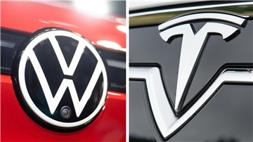 EU-Automarkt: Tesla rutscht weiter ab - VW im Aufwind VW verdoppelt E-Auto-Auslieferungen, Tesla halbiert sie.