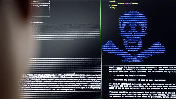 Wachsam sein bei verdächtigen E-Mails oder SMS, ist für Nutzer ein wichtiger Schutz vor Hackern.