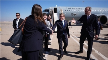 Wadephul zurückhaltend bei rascher Rückführung von Syrern Wadephul reist als Außenminister erstmals nach Syrien.