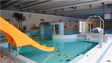 Während der Corona-Pandemie zeigte sich das Zevener Hallenbad menschenleer. Wenn die beschlossenen Sanierungsarbeiten beginnen, wird der Betrieb im Aquafit erneut für lange Zeit eingestellt. Ob es da um 20 Monate oder mehr geht, wird sich während der Bauphase zeigen.