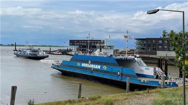 Fähren. Während der Werftzeit der „Nordenham“ übernimmt die „Bremerhaven“ den Fährverkehr über die Weser.