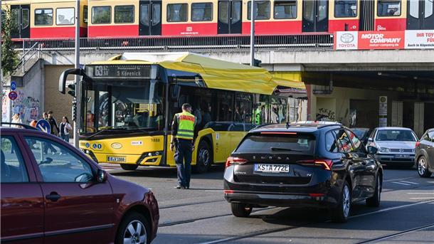 Brandanschlag auf Kabel – Zehntausende weiter ohne Strom Während des Stromausfalls fielen auch Ampeln aus.