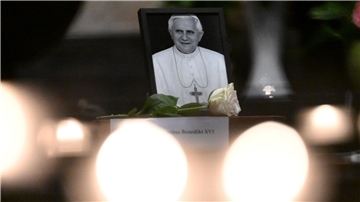 Während Gläubige weltweit um Benedikt XVI. trauern, bereitet der Vatikan die Trauerfeiern vor.