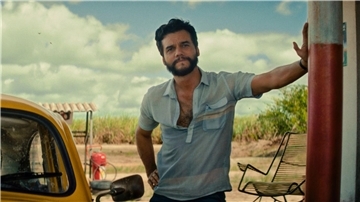 Wagner Moura als Marcelo in einer Szene das Films „The Secret Agent“.