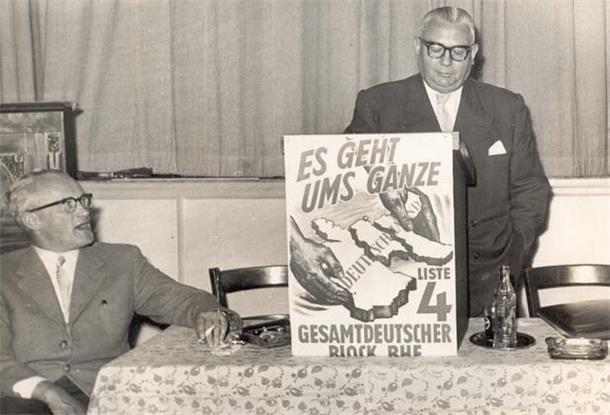 Als die Wahlbeteiligung noch bei über 84 Prozent lag Wahlkampf in Nordenham in den frühen 1950er Jahren für den Bund der Heimatvertriebenen und Entrechteten (BHE). Der BHE vertrat ab 1951 auf Bundesebene speziell die Interessen der Kriegsgeschädigten und Vertriebenen. Bis 1963 war die Gruppierung an einigen Landesregierungen beteiligt und stellte ab 1953 zwei Bundesminister, die 1955 zur CDU wechselten.