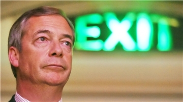 Wandert Nigel Farage jetzt aus?
