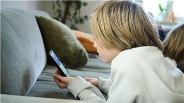 Was digitale Medien mit Kindern machen (Foto-Illustration).