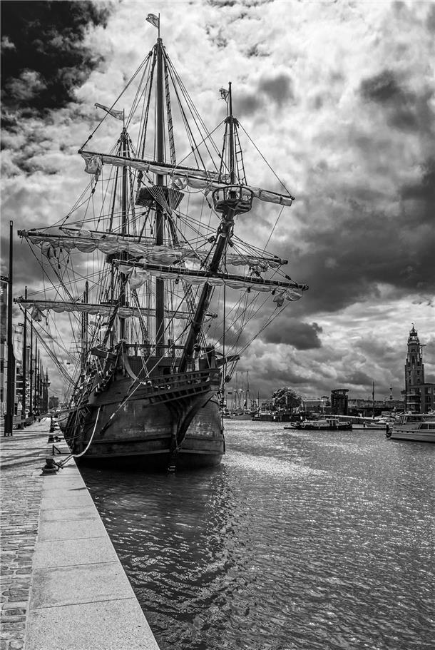 So magisch fotografieren unsere Influencer die Maritimen Tage Was für ein wuchtiges Schiff, was für ein wuchtiges Bild: Die „El Galeon“.