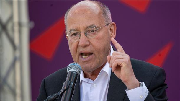 Elf Zitate: Was die deutsche Politik 2024 bewegte Was ist für Linke-Politiker Gregor Gysi Eitelkeit? (Archivbild)