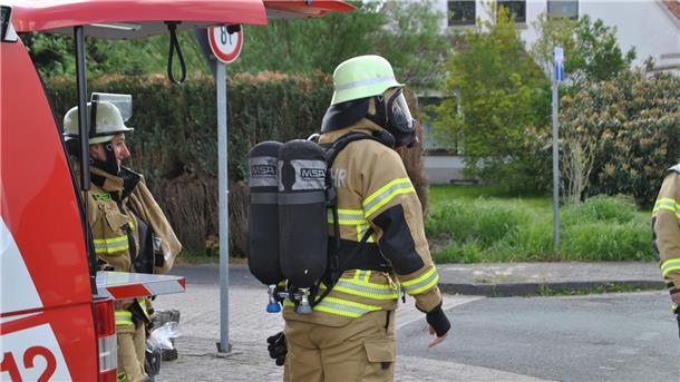 Wegen der starken Rauchentwicklung waren auch Atemschutzgeräte im Einsatz.