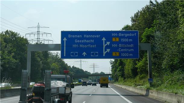 A1 in Hamburg bis Montagmorgen voll gesperrt Wegen einer Vollsperrung der A1 müssen Autofahrer in Richtung Bremen/Hannover in Hamburg-Billstedt abfahren. (Archivbild)
