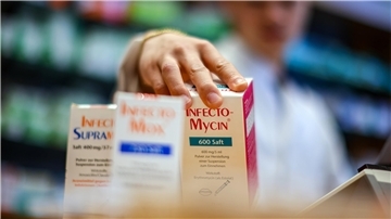 Wegen eines gravierenden Mangels haben mehrere Bundesländer die Einfuhrregeln aus dem Ausland bei Antibiotika-Säften für Kinder gelockert. Bisher machen Selsinger Apotheker davon nicht Gebrauch.