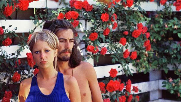 Liebesbrief von Eric Clapton an Pattie Boyd versteigert Wegen ihr sind die Beatles nach Indien gereist, später war sie mit Eric Clapton verheiratet: Pattie Boyd hat sich bei einer Auktion in London von mehreren Erinnerungsstücken und Zeitzeugnissen getrennt.