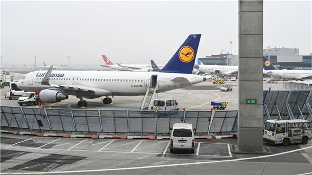 Wegen IT-Problemen beim Lufthansa-Konzern sind Tausende Passagiere von Verspätungen und Flugausfällen betroffen.