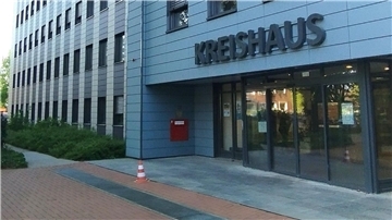 Haupteingang des Kreishauses in Brake (Landkreis Wesermarsch).