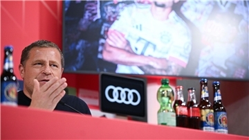 Wehrt sich gegen Kritik: Sportvorstand Max Eberl.